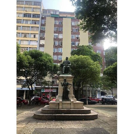 Copacabana rua tranquila e arborizada perto de tudo Posto 2 Rio de Janeiro Exterior foto
