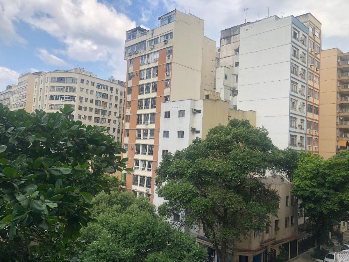 Copacabana rua tranquila e arborizada perto de tudo Posto 2 Rio de Janeiro Exterior foto