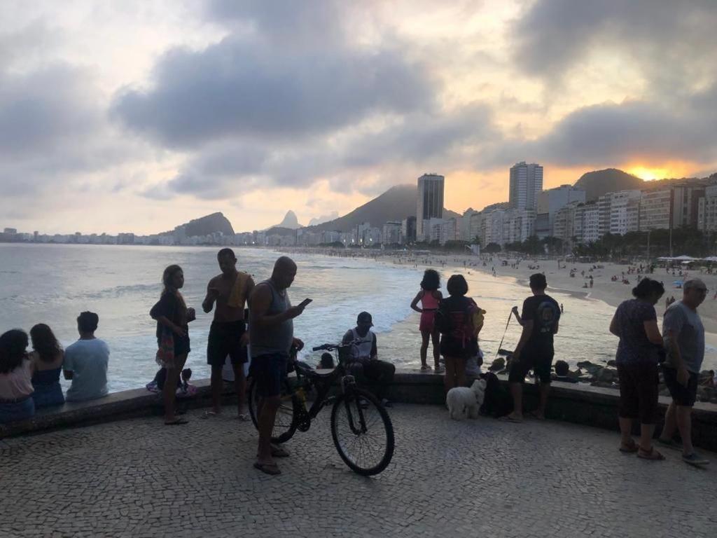Copacabana rua tranquila e arborizada perto de tudo Posto 2 Rio de Janeiro Exterior foto